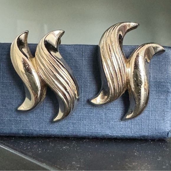 1950s Signed Coro Set (Gold Tone Necklace + Clip on Earrings) Bib Choker Collar - Picture 8 of 13